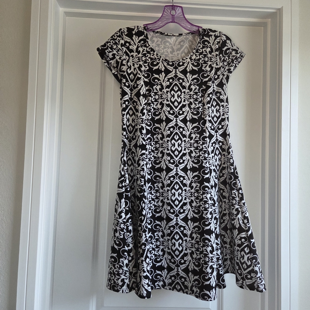 Elegant Black and White Patterned Dress